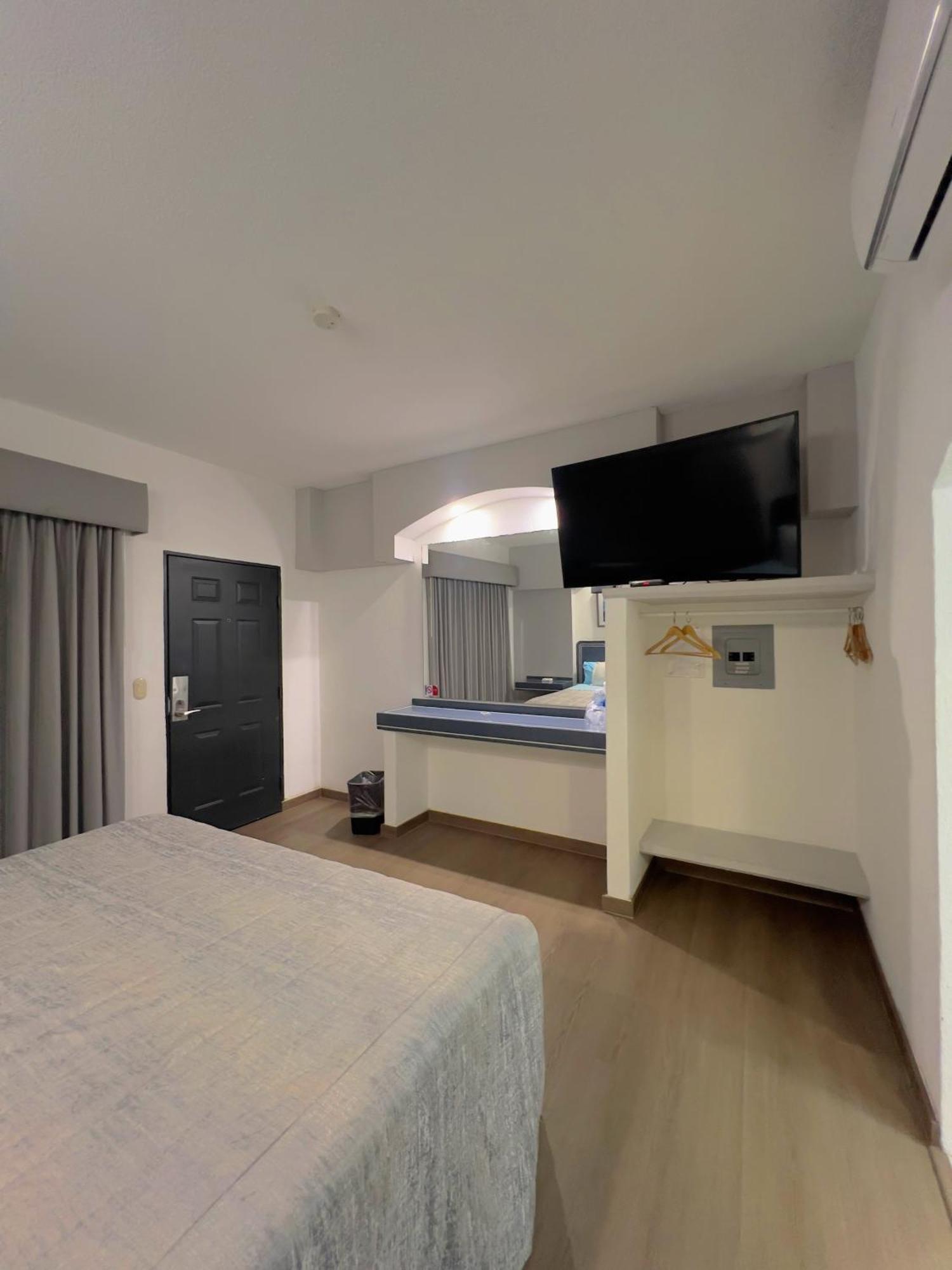 Hotel Pacific Tijuana Room photo