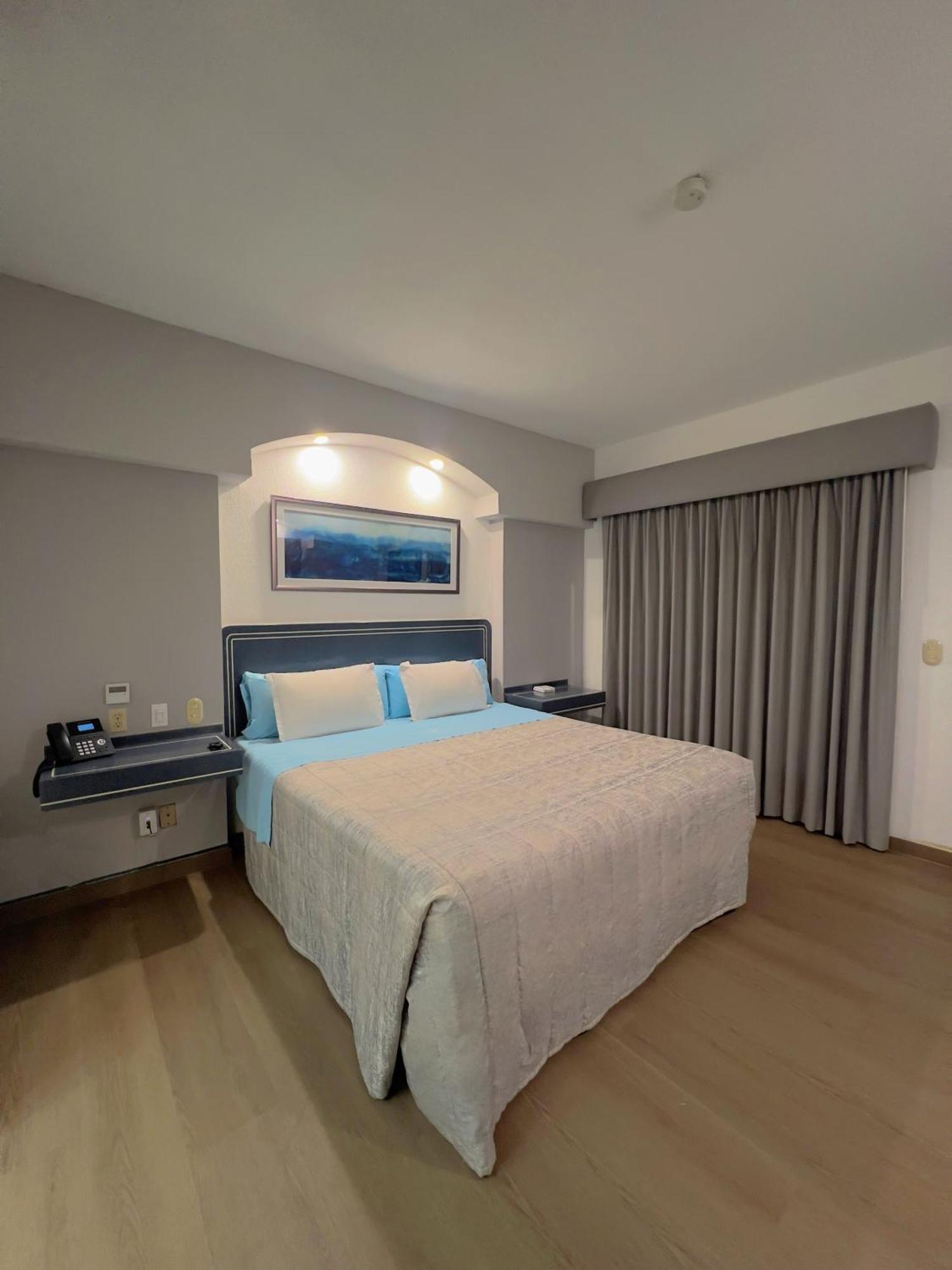 Hotel Pacific Tijuana Room photo