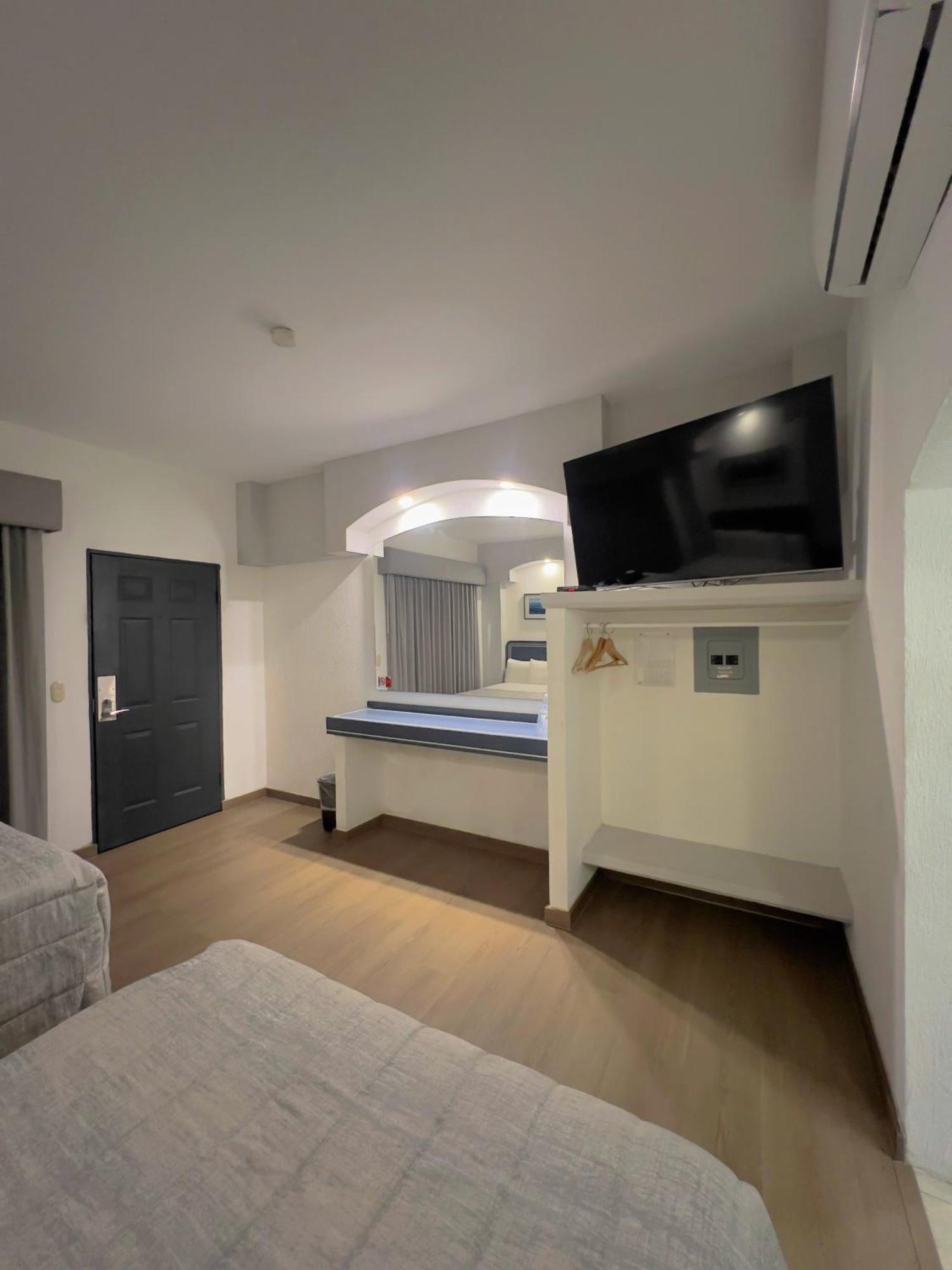 Hotel Pacific Tijuana Room photo