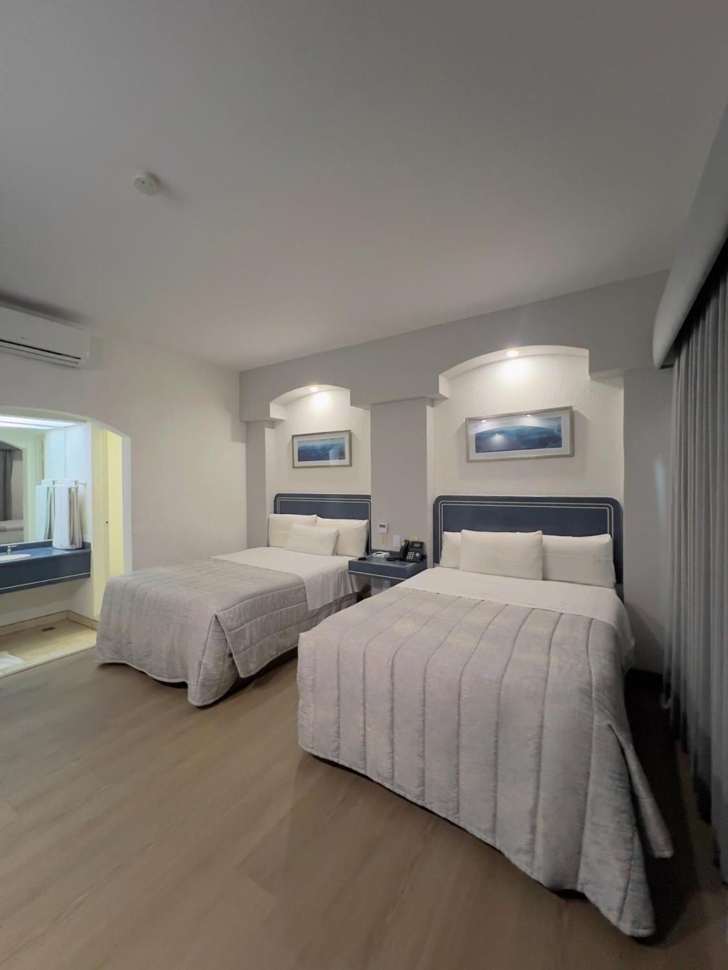 Hotel Pacific Tijuana Room photo