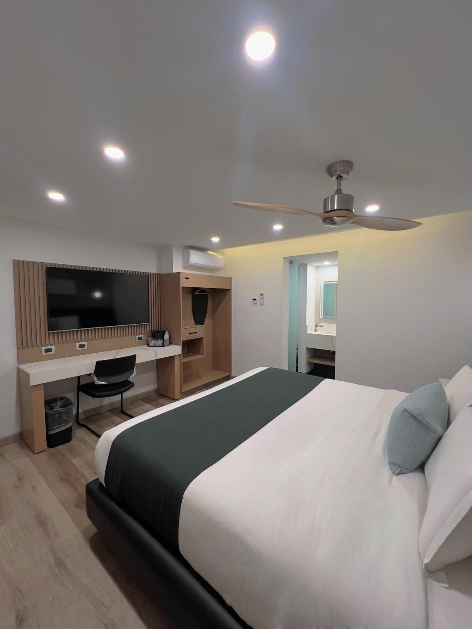 Hotel Pacific Tijuana Room photo